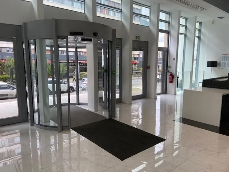 Bureau dans Boulogne-Billancourt à louer Hall d’entrée- Image 1 de 10