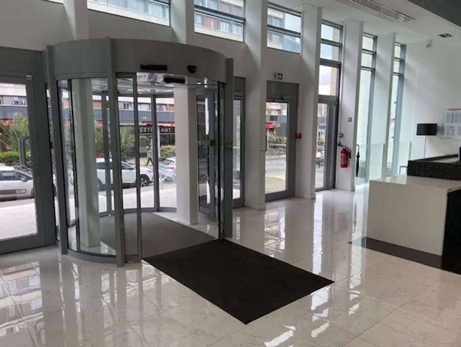 Office in Boulogne-Billancourt for lease Lobby- Image 1 of 10