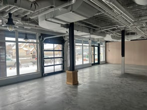 1319 Edmonton Trl NE, Calgary, AB à louer Photo intérieure- Image 1 de 6