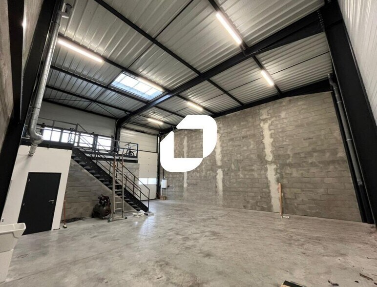 Flex in Genas for lease - Interior Photo - Image 3 of 12