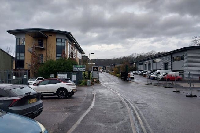 Lyndhurst Road, Sunninghill à louer - Photo du bâtiment - Image 3 de 5