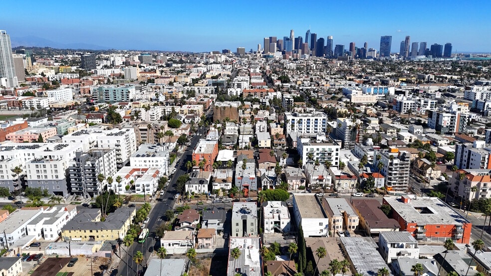 910 S Mariposa Ave, Los Angeles, CA for sale - Building Photo - Image 2 of 15