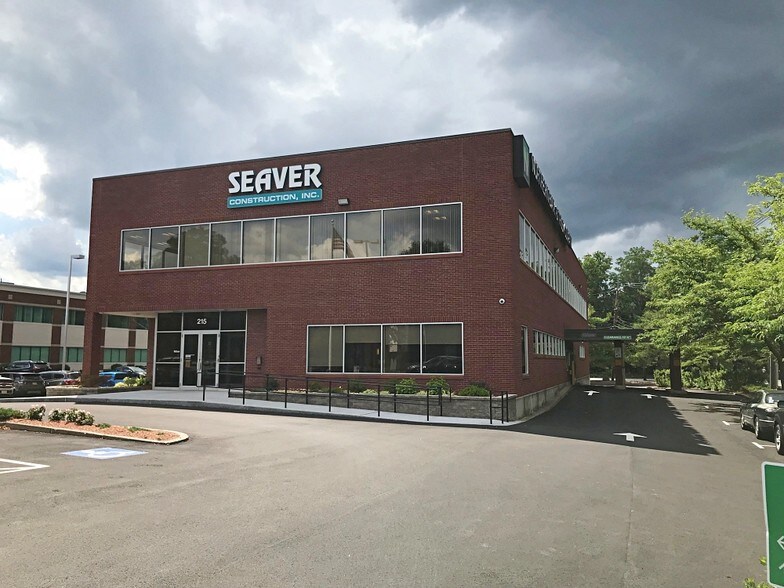 215 Lexington St, Woburn, MA à louer - Photo du bâtiment - Image 1 de 13