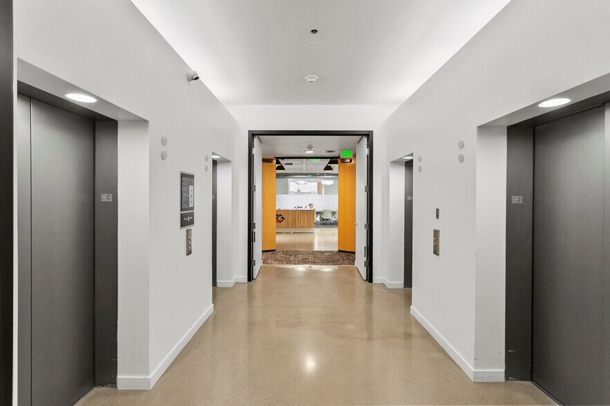 7700 Irvine Center Dr, Irvine, CA à louer - Photo intérieure - Image 3 de 6