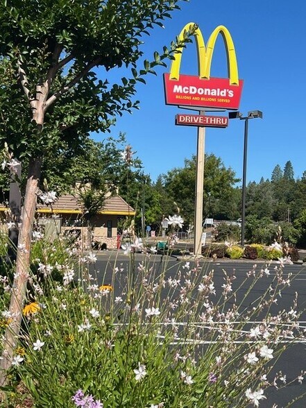 1216-1242 Broadway, Placerville, CA à louer - Photo du bâtiment - Image 2 de 5