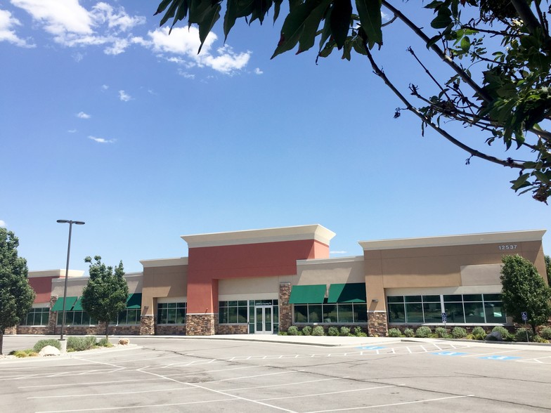 12537 S Crossing Dr, Riverton, UT for lease - Building Photo - Image 2 of 8