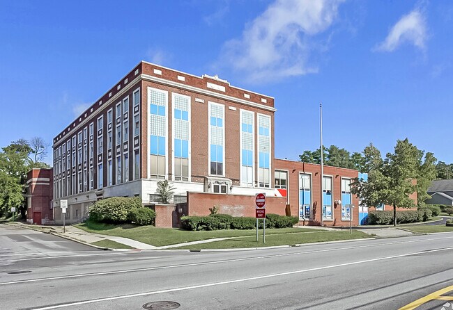 More details for 131 University Dr, Pontiac, MI - Retail for Sale