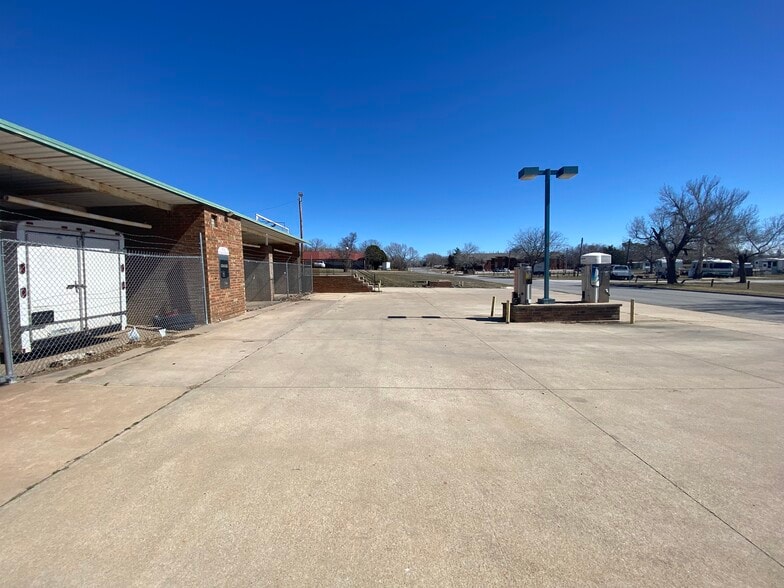 2015 SW D Ave, Lawton, OK for sale - Building Photo - Image 3 of 16
