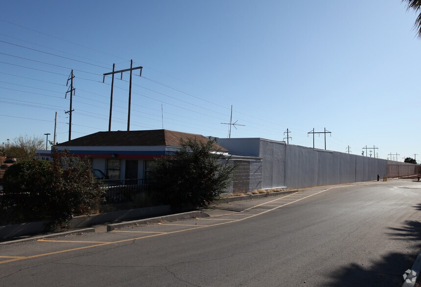 9447 Diana Dr, El Paso, TX à vendre - Photo du bâtiment - Image 2 de 2