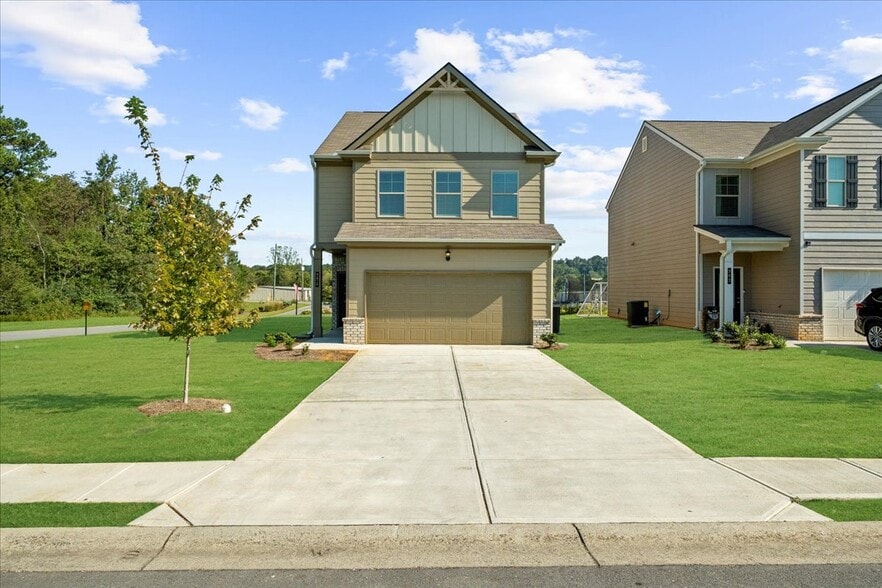 300 Harrison Dr, Calhoun, GA for sale - Building Photo - Image 3 of 23