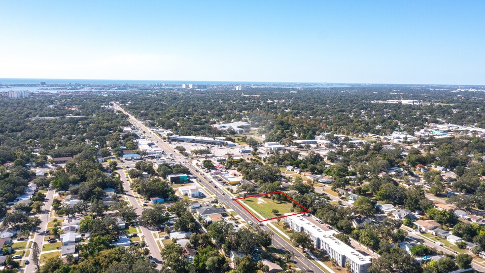 4689 22nd Ave S, Saint Petersburg, FL à vendre - Photo du bâtiment - Image 2 de 9