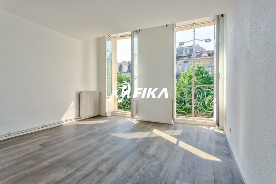Office in Bordeaux for sale - Interior Photo - Image 1 of 9