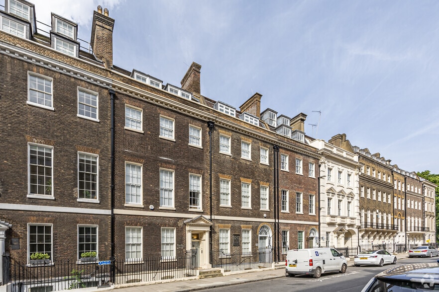 16-19 Southampton Pl, Londres à louer - Photo du bâtiment - Image 3 de 3