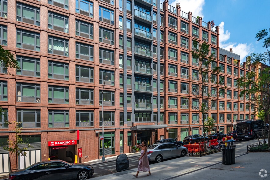 181 Front St, New York, NY for lease - Building Photo - Image 2 of 6