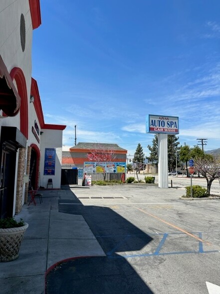 730 W Foothill Blvd, Azusa, CA for sale - Building Photo - Image 2 of 13