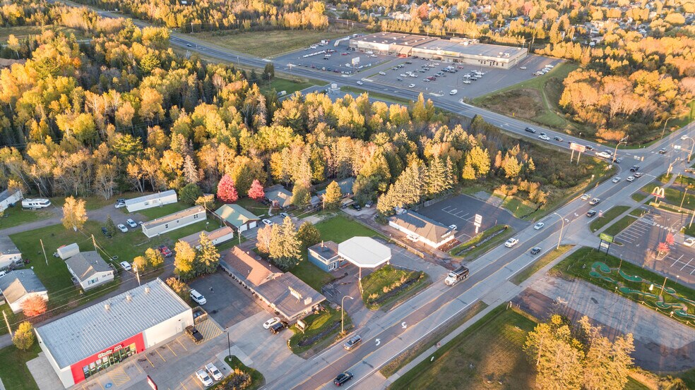 1219 7th Ave, Two Harbors, MN à vendre - Photo du bâtiment - Image 2 de 22