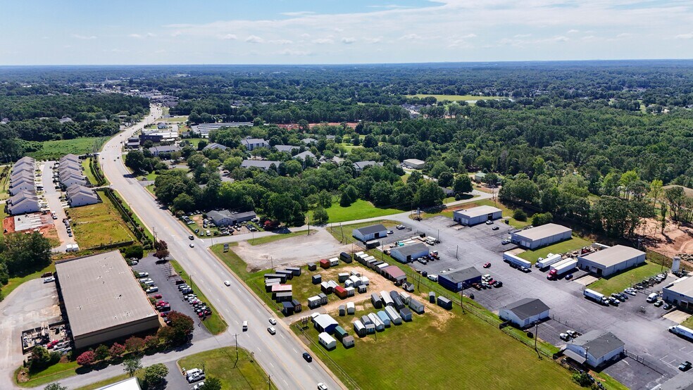 267 Lakewood Dr, Greenville, SC à louer - Photo du bâtiment - Image 3 de 8