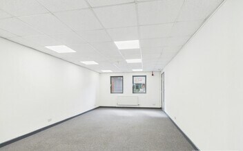 Centre Ct, Pontypridd à louer Photo intérieure- Image 2 de 16