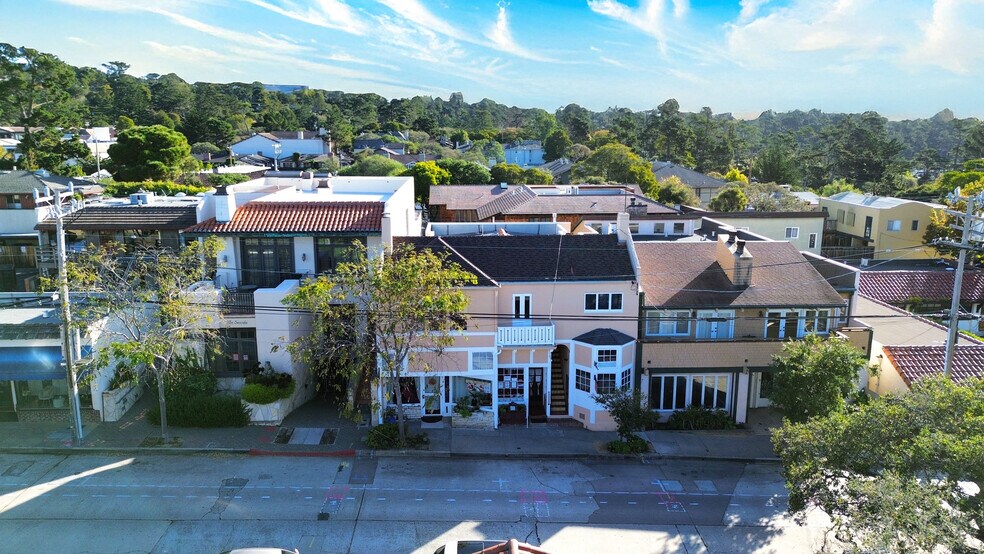 Dolores St, Carmel, CA à vendre - Photo du bâtiment - Image 2 de 6