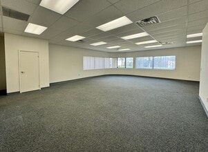 1320 Lincoln Ave, Holbrook, NY à louer Photo intérieure- Image 2 de 6