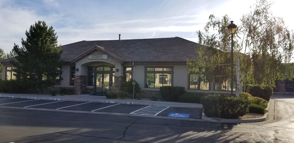 160 W Huffaker Ln, Reno, NV à vendre - Photo du bâtiment - Image 3 de 18