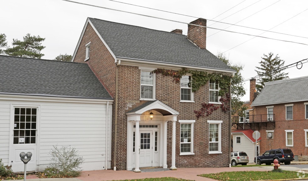 201 E Main St, Ligonier Township, PA for lease - Building Photo - Image 2 of 3