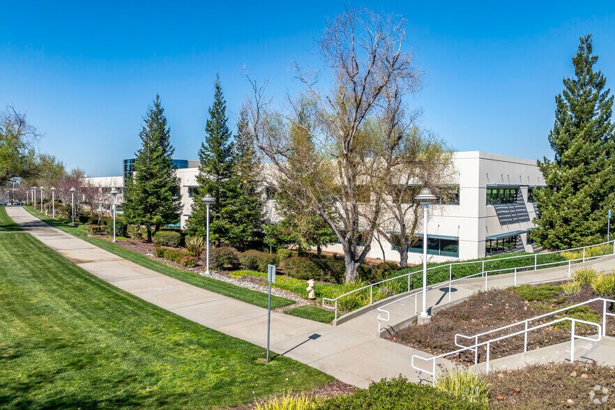 1011 Sunset Blvd, Rocklin, CA à louer - Photo du bâtiment - Image 2 de 8