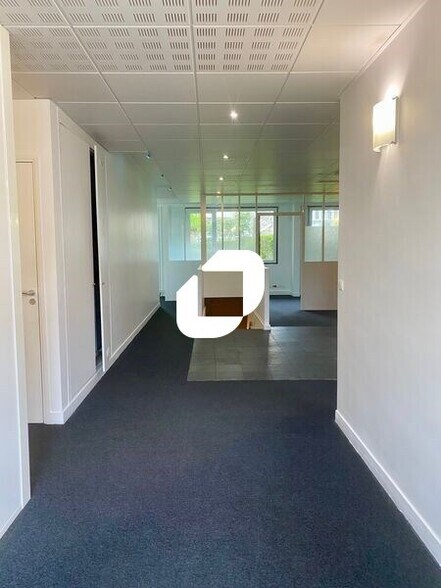Bureau dans Rueil-Malmaison à louer - Photo du bâtiment - Image 3 de 14