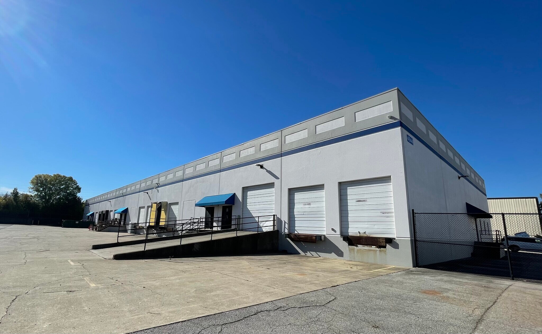 4644 Louisville Ave, Louisville, KY for lease Primary Photo- Image 1 of 6