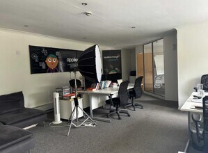 3 Fountain St, Nailsworth for lease Interior Photo- Image 2 of 2