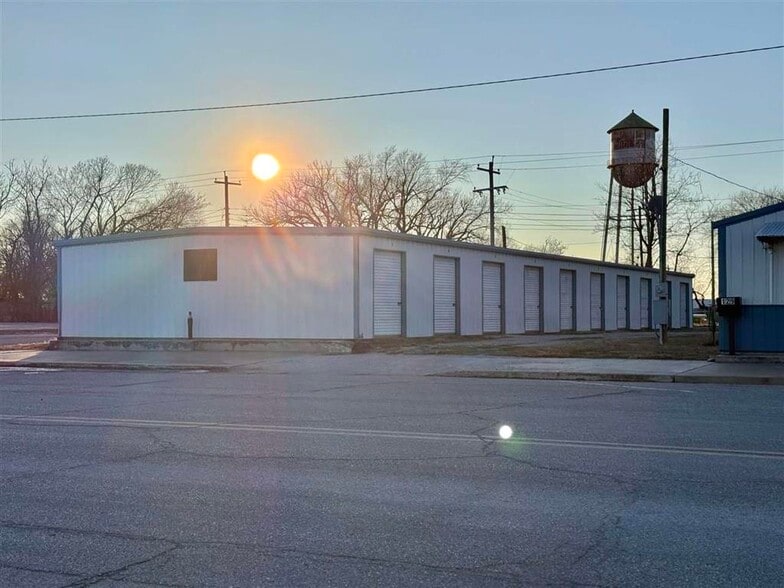 133 S Cosden Ave, Shidler, OK à vendre - Photo du bâtiment - Image 3 de 6