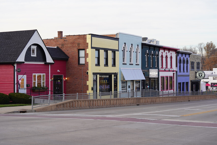 219-221 S Bridge St, Yorkville, IL for lease - Building Photo - Image 1 of 14