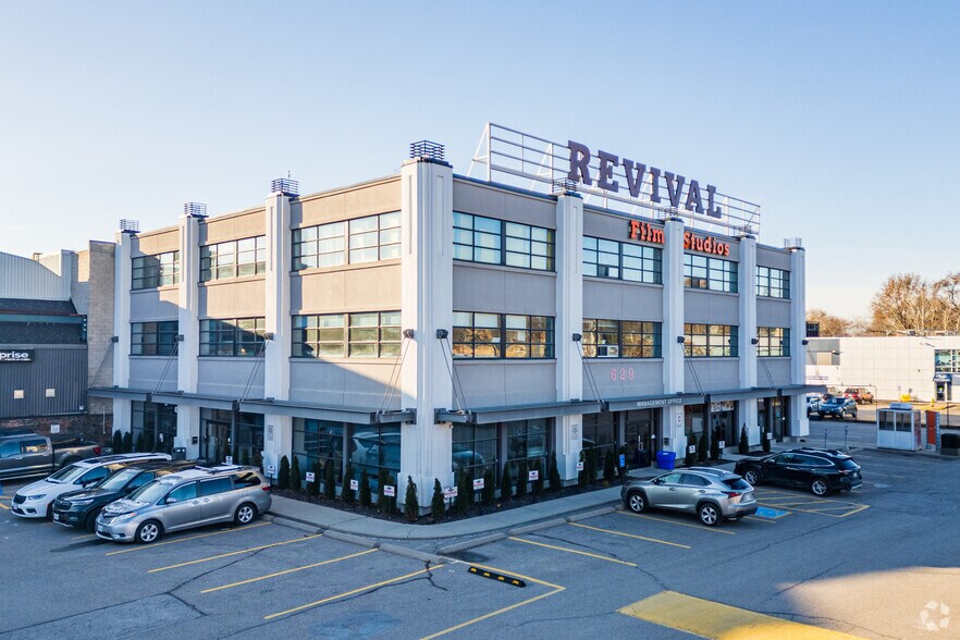 629 Eastern Ave, Toronto, ON à louer - Photo principale - Image 3 de 3