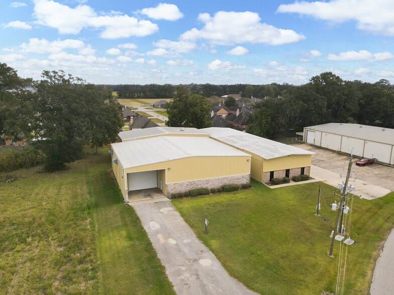 206 Burgess Dr, Broussard, LA for lease - Building Photo - Image 2 of 16