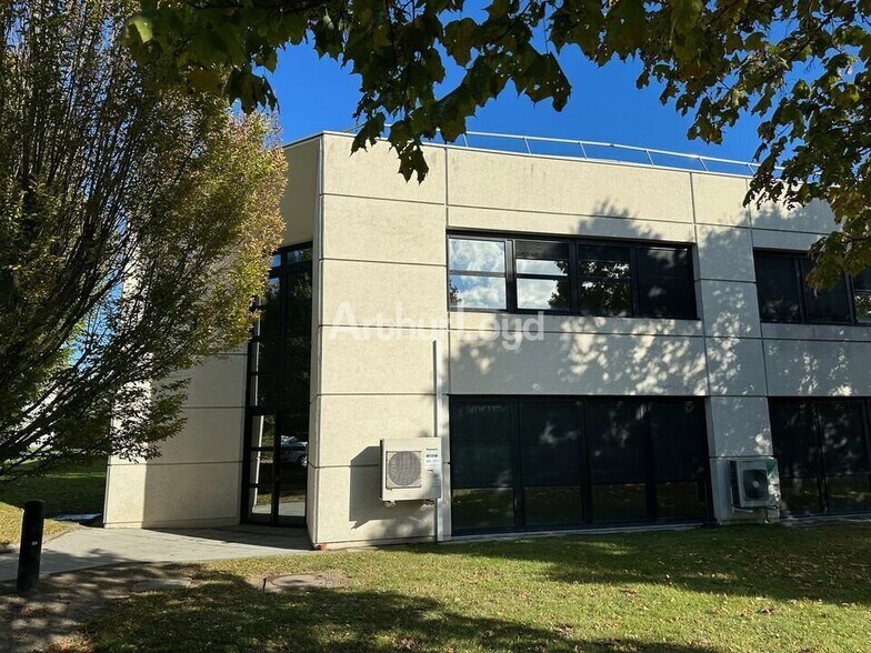 Office in Reims for lease - Building Photo - Image 2 of 5