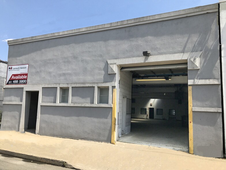 130 Railroad Ave, Hackensack, NJ à louer - Photo du bâtiment - Image 3 de 5