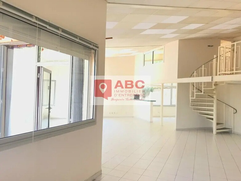 Office in Lattes for lease - Interior Photo - Image 2 of 6