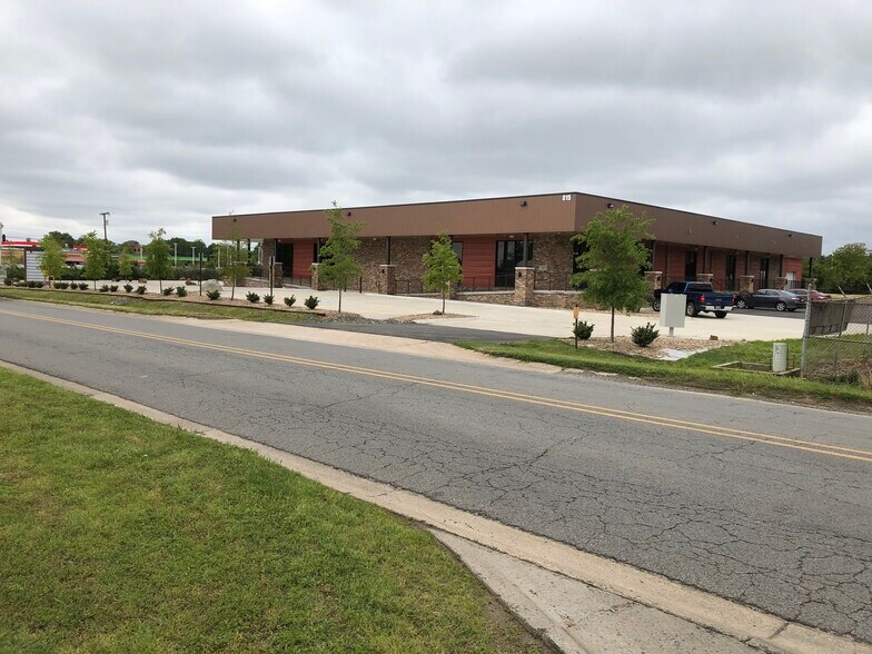 815 Exchange Ave, Conway, AR à louer - Photo du bâtiment - Image 2 de 6