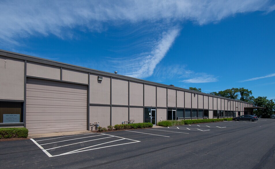 2350 Eldo Rd, Monroeville, PA à louer - Photo du bâtiment - Image 2 de 4