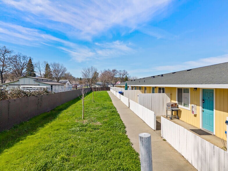 9747 Winchester St, Lower Lake, CA à vendre - Photo du bâtiment - Image 2 de 32