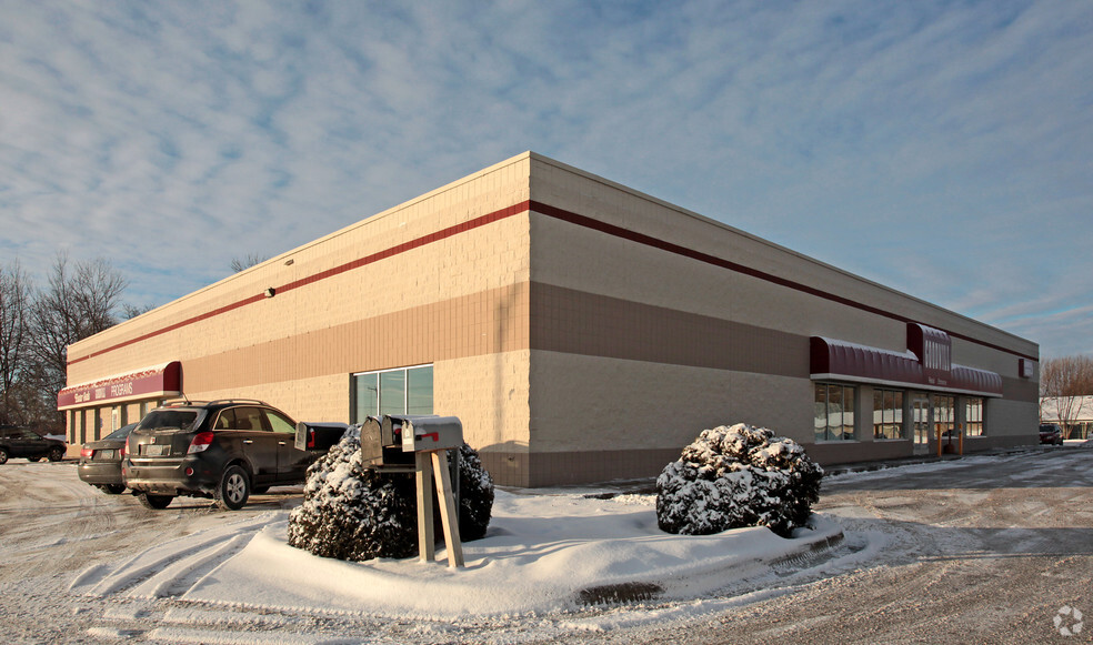 2424 1st St S, Willmar, MN for lease - Primary Photo - Image 1 of 13