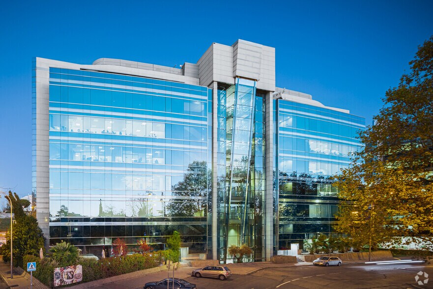 Calle de Eucalipto, 25, Madrid, Madrid à louer - Photo du bâtiment - Image 3 de 21