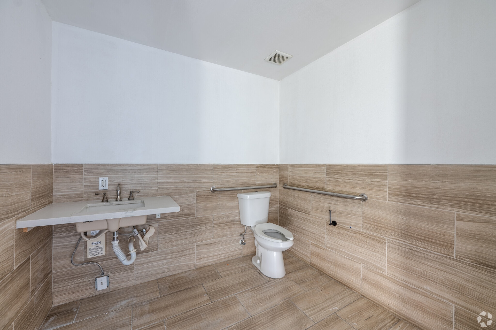 11-43 S Stephanie St, Henderson, NV for lease Interior Photo- Image 1 of 3