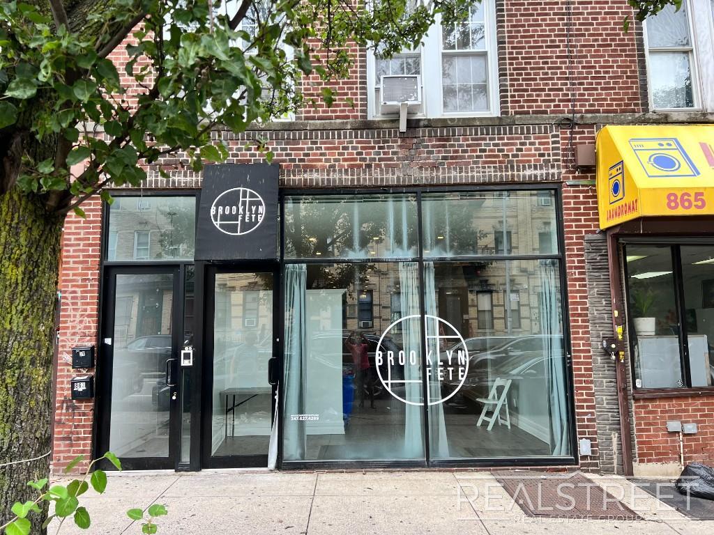 863 Knickerbocker Ave, Brooklyn, NY à vendre Photo du bâtiment- Image 1 de 1