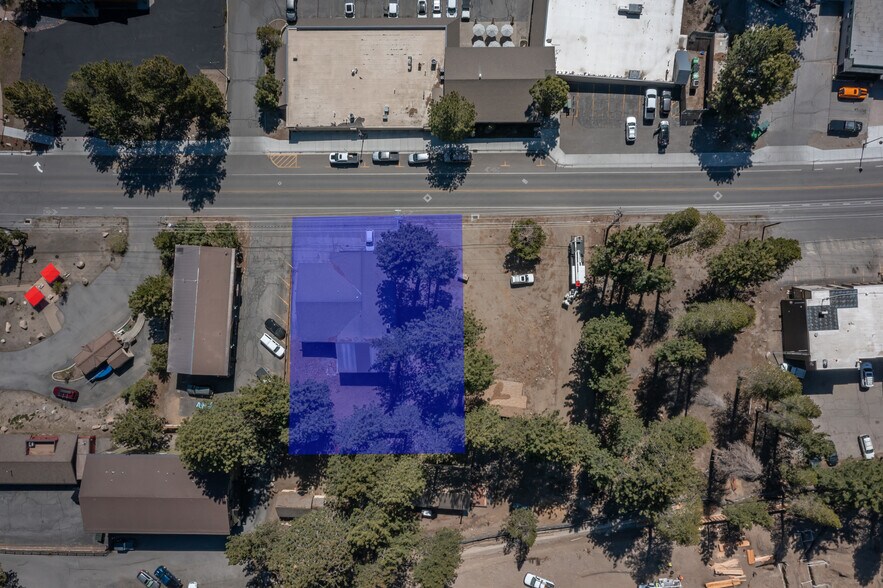 38 Laurel Mountain Rd, Mammoth Lakes, CA à vendre - Photo du bâtiment - Image 2 de 34