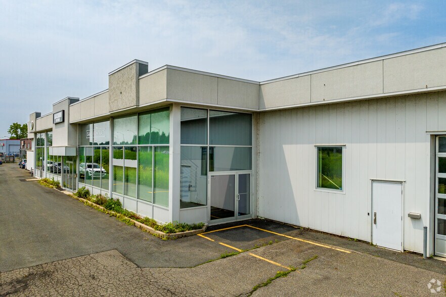 666 Ch du Lac, Boucherville, QC à louer - Photo du bâtiment - Image 2 de 6