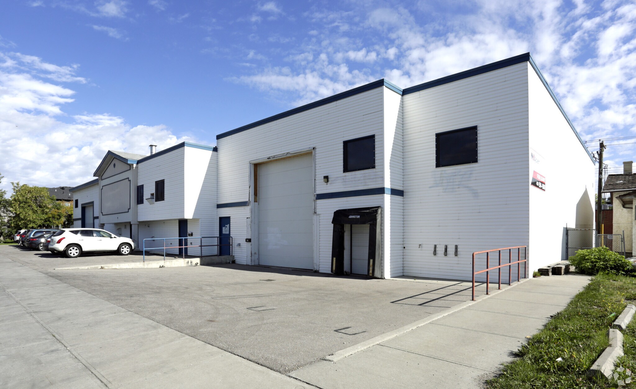 4708-4716 17th Ave NW, Calgary, AB à vendre Photo principale- Image 1 de 1