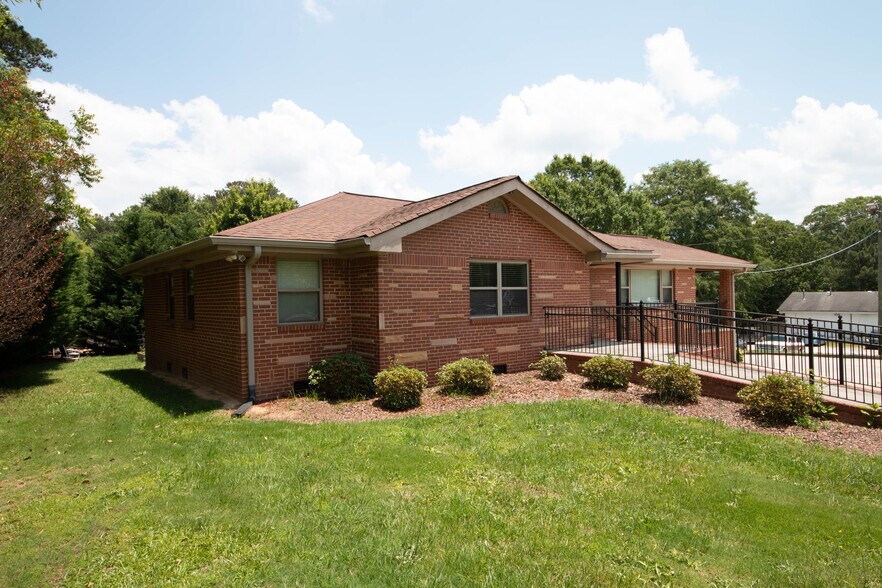 2642 Loganville Hwy, Grayson, GA for sale - Primary Photo - Image 1 of 34