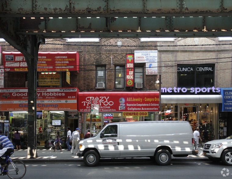 82-07 Roosevelt Ave, Jackson Heights, NY à vendre - Photo du bâtiment - Image 2 de 14