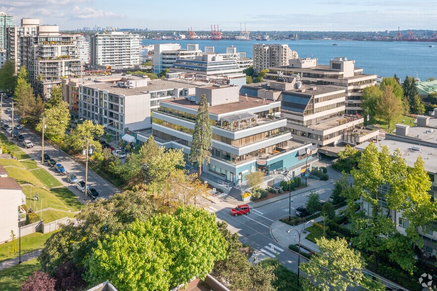 410, 460 And 470 - 233 West 1st St, North Vancouver, BC à vendre - Photo du bâtiment - Image 3 de 9